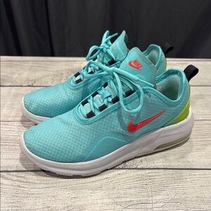 Women’s Nike Air Max Motion 2 athletic shoes size 8 sneakers aurora green